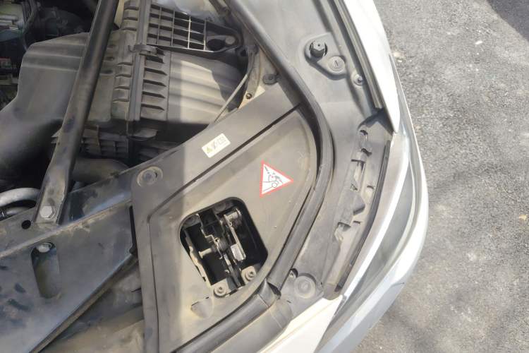 Used BMW 5 Series 2013 520Li Elegant Edition Engine Bay Left