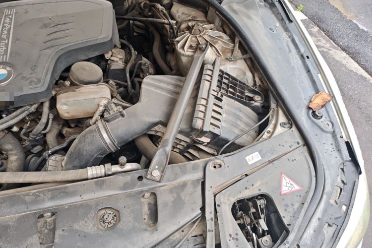 Used BMW 5 Series 2013 525Li Leading Model Engine Bay Left