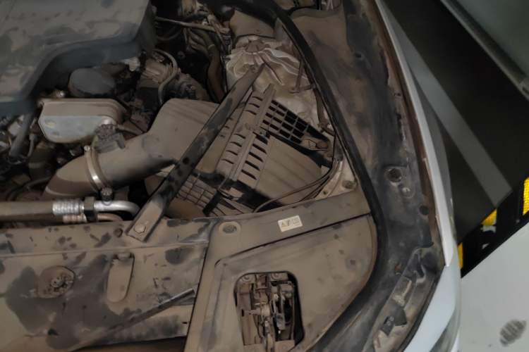 Used BMW 5 Series 2013 525Li Luxury Model Engine Bay Left