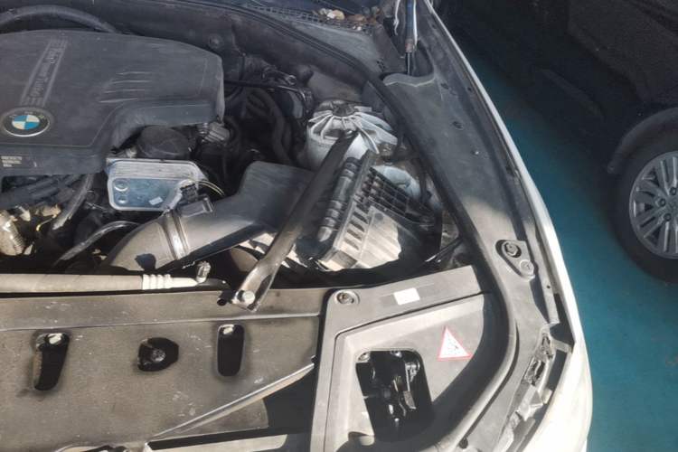 Used BMW 5 Series 2013 525Li Luxury Model Engine Bay Left
