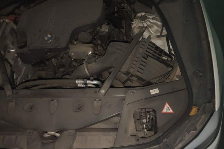 Used BMW 5 Series 2013 525Li Luxury Model Engine Bay Left