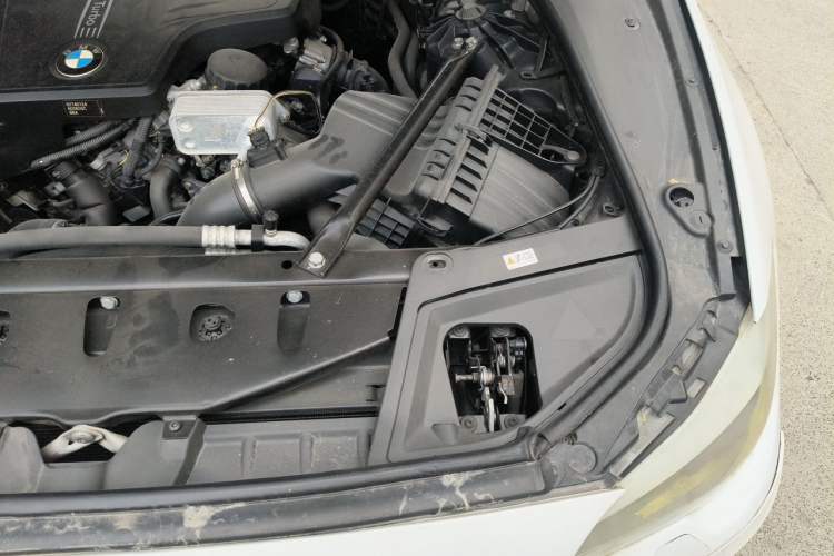 Used BMW 5 Series 2013 525Li Luxury Model Engine Bay Left