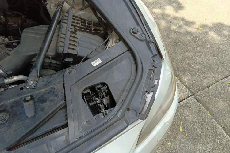 Used BMW 5 Series 2013 525Li Leading Model Engine Bay Left