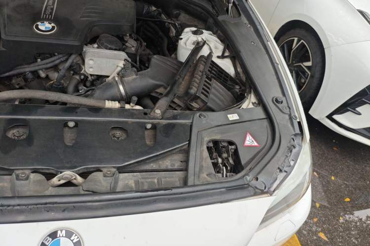 Used BMW 5 Series 2013 525Li Leading Model Engine Bay Left