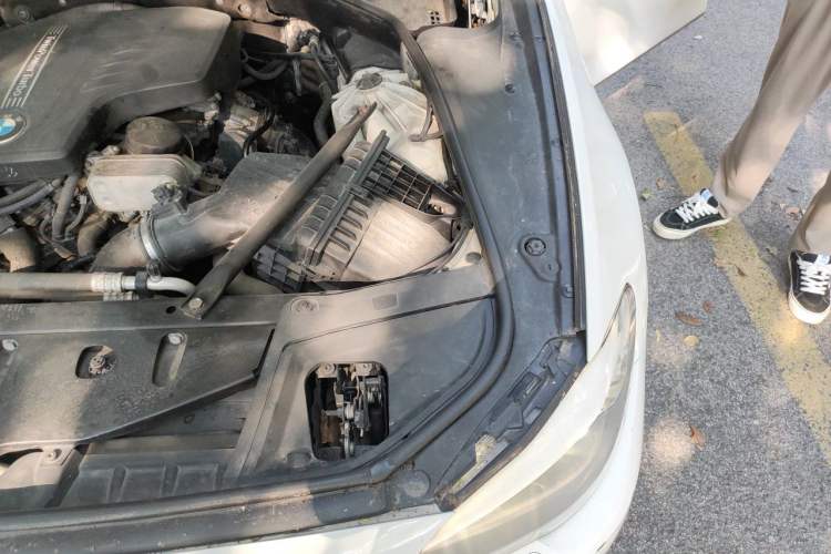 Used BMW 5 Series 2013 525Li Luxury Model Engine Bay Left