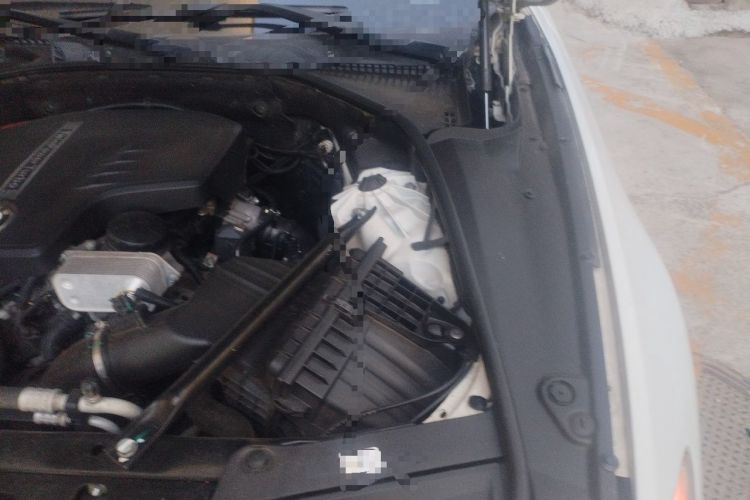 Used BMW 5 Series 2013 525Li Luxury Model Engine Bay Left