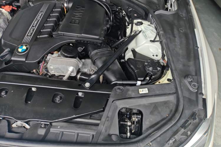 Used BMW 5 Series 2013 535Li Leading Model Engine Bay Left