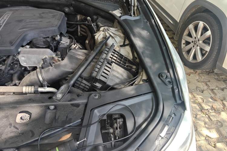 Used BMW 5 Series 2013 525Li Luxury Model Engine Bay Left