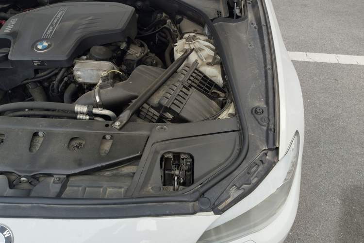 Used BMW 5 Series 2013 525Li Luxury Model Engine Bay Left