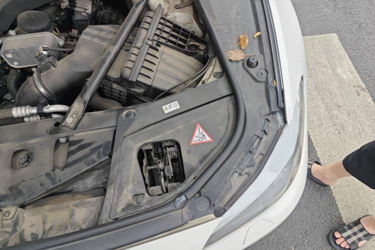 Used BMW 5 Series 2013 525Li Luxury Model Engine Bay Left