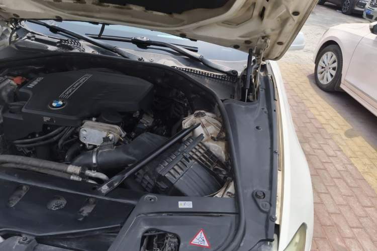 Used BMW 5 Series 2013 525Li Leading Model Engine Bay Left