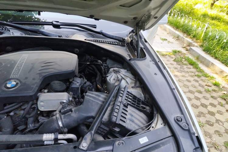 Used BMW 5 Series 2013 525Li Leading Model Engine Bay Left
