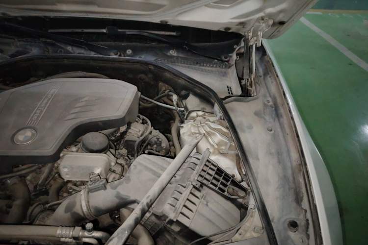 Used BMW 5 Series 2013 525Li Leading Model Engine Bay Left