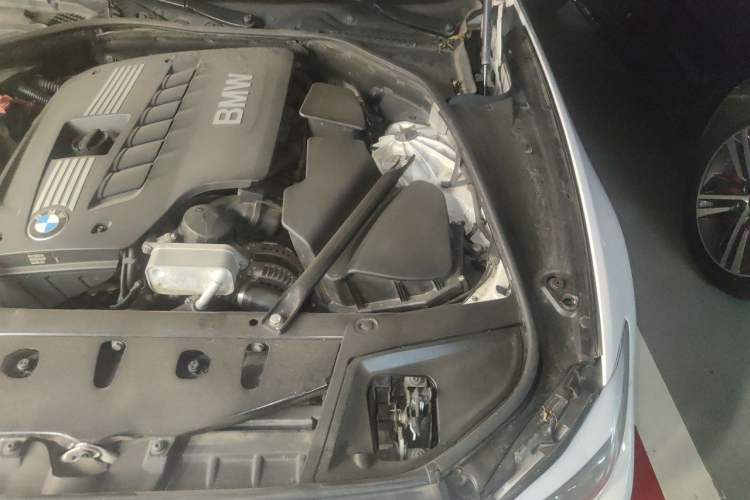 Used BMW 5 Series 2013 530Li Leading Model Engine Bay Left