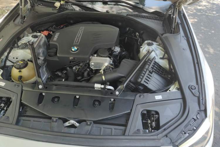 Used BMW 5 Series 2013 525Li Leading Model Engine Bay Left