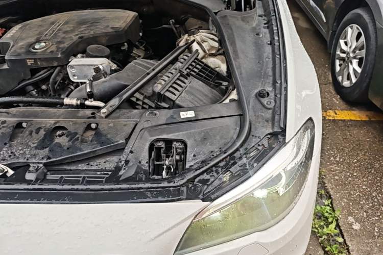 Used BMW 5 Series 2013 520Li Elegant Edition Engine Bay Left