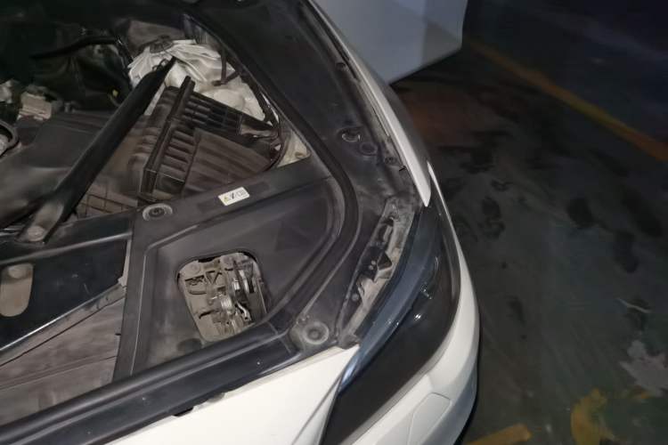 Used BMW 5 Series 2013 525Li Leading Model Engine Bay Left