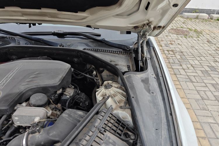 Used BMW 5 Series 2013 525Li Luxury Model Engine Bay Left
