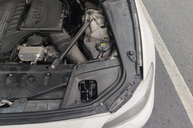 Used BMW 5 Series 2013 535i Sport Edition Engine Bay Left
