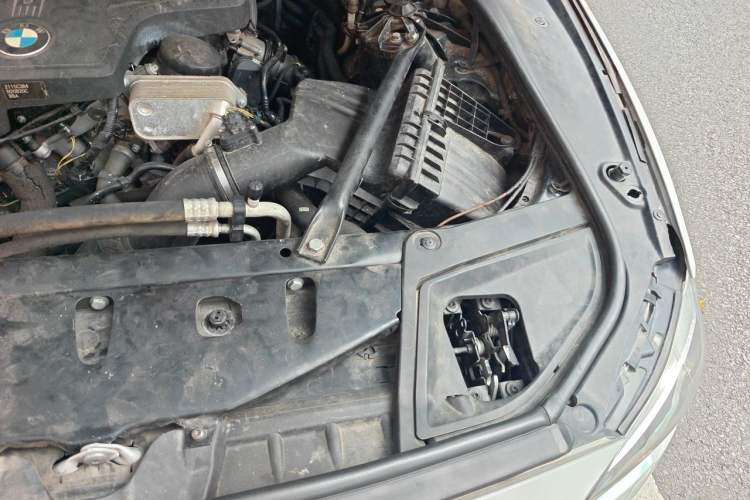 Used BMW 5 Series 2013 525Li Leading Model Engine Bay Left