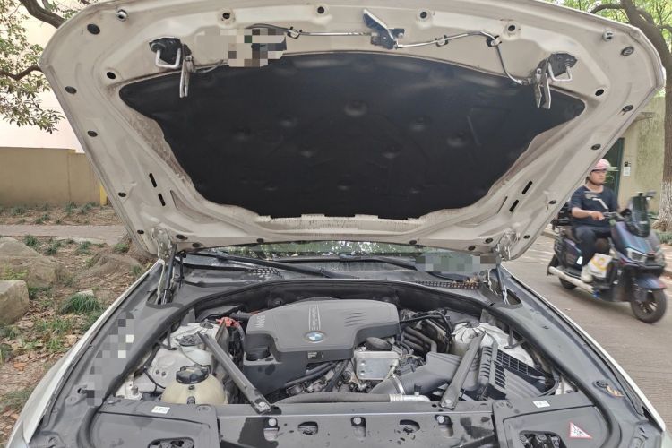 Used BMW 5 Series 2013 525Li Luxury Model Engine Bay