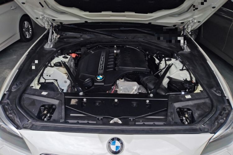Used BMW 5 Series 2013 535Li Leading Model Engine Bay