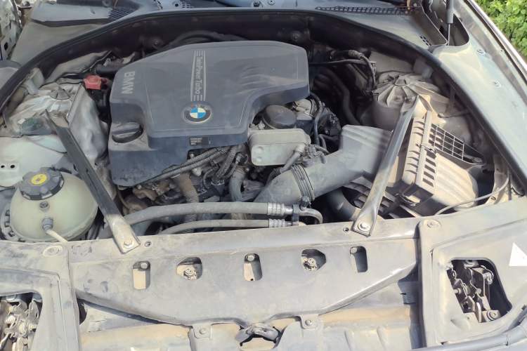 Used BMW 5 Series 2013 525Li Luxury Model Engine Bay