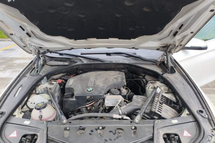 Used BMW 5 Series 2013 525Li Leading Model Engine Bay