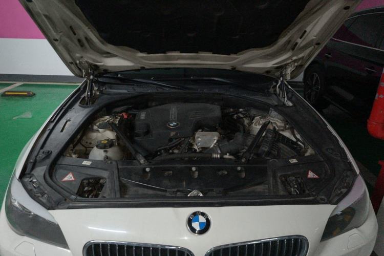 Used BMW 5 Series 2013 525Li Luxury Model Engine Bay