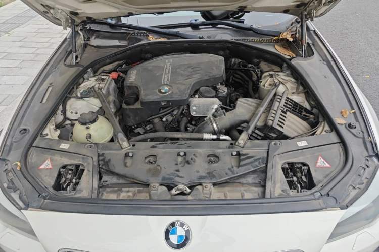 Used BMW 5 Series 2013 525Li Luxury Model Engine Bay