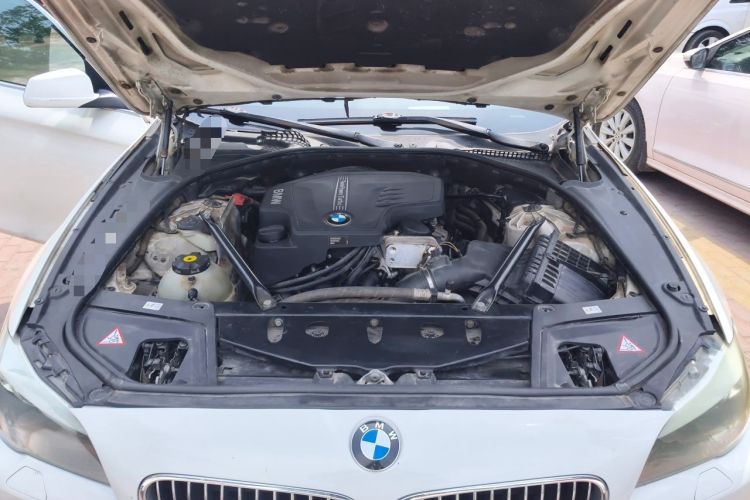 Used BMW 5 Series 2013 525Li Leading Model Engine Bay