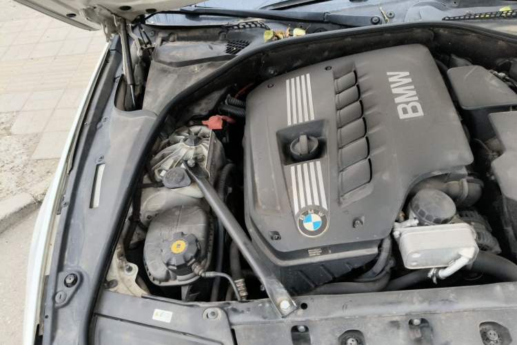 Used BMW 5 Series 2013 530Li Leading Model Engine Bay Right