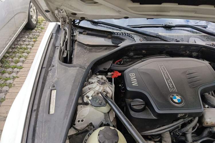 Used BMW 5 Series 2013 525Li Luxury Model Engine Bay Right