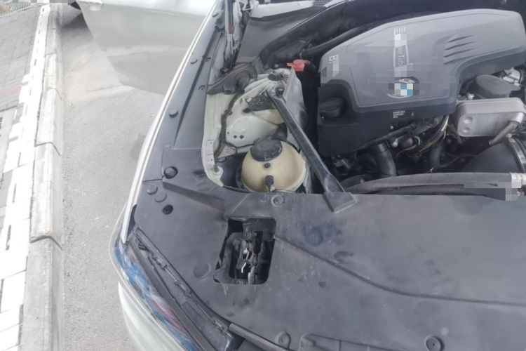 Used BMW 5 Series 2013 525Li Leading Model Engine Bay Right