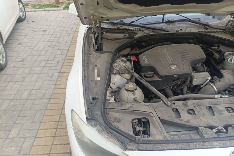 Used BMW 5 Series 2013 520Li Elegant Edition Engine Bay Right