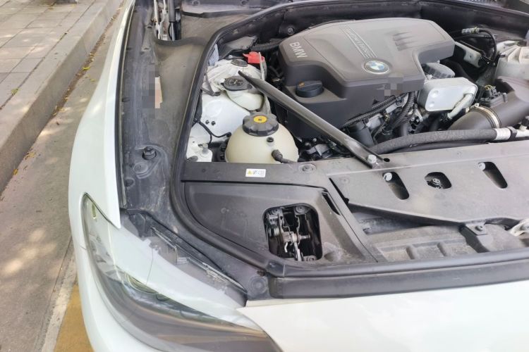 Used BMW 5 Series 2013 525Li Leading Model Engine Bay Right