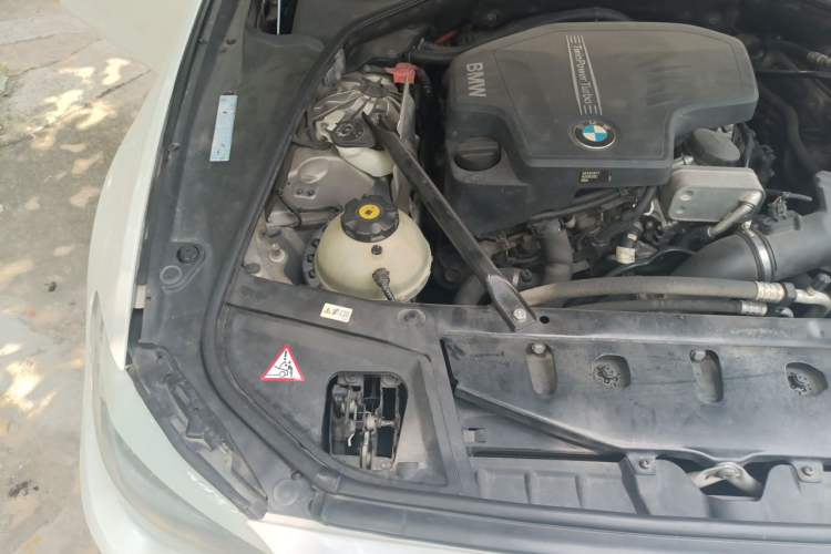 Used BMW 5 Series 2013 525Li Luxury Model Engine Bay Right