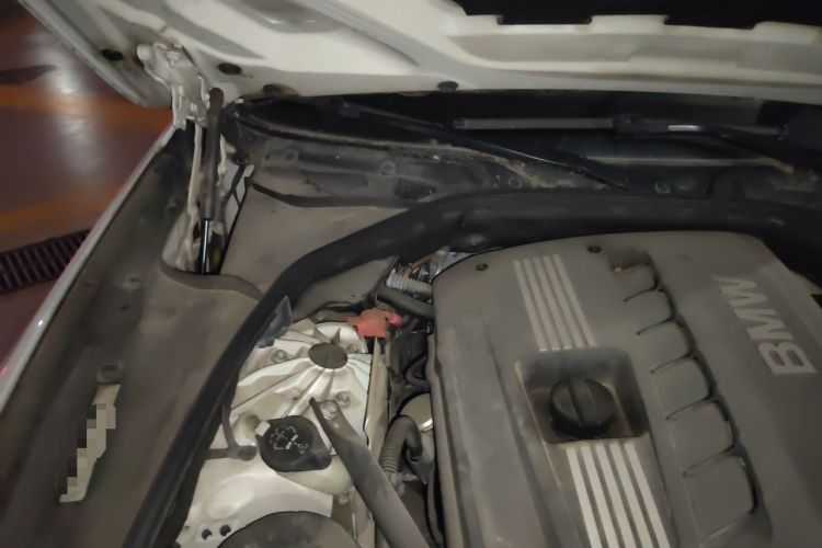 Used BMW 5 Series 2013 530Li Leading Model Engine Bay Right