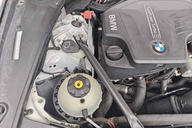 Used BMW 5 Series 2013 525Li Leading Model Engine Bay Right
