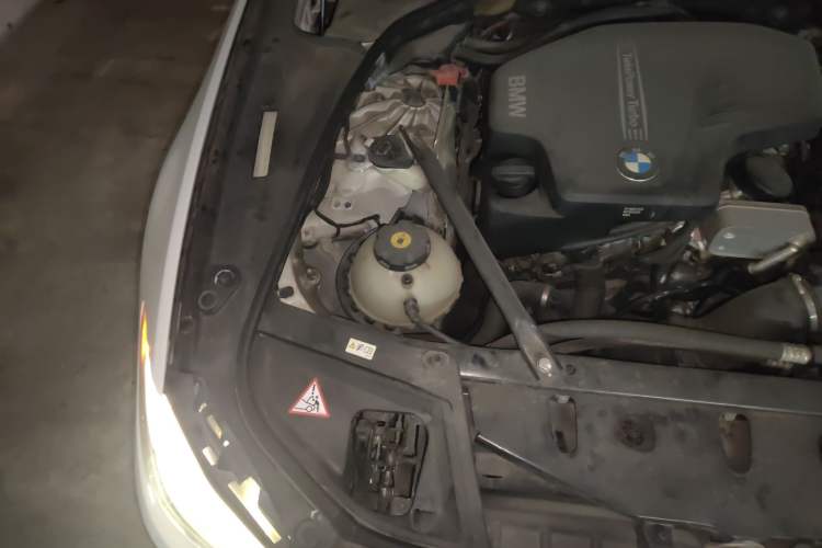 Used BMW 5 Series 2013 520Li Elegant Edition Engine Bay Right
