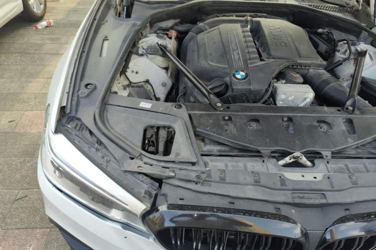 Used BMW 5 Series 2013 535Li Leading Model Engine Bay Right