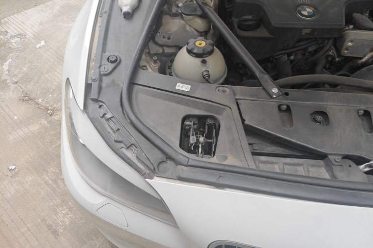 Used BMW 5 Series 2013 525Li Leading Model Engine Bay Right