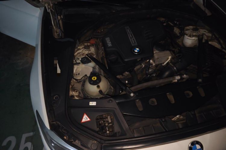 Used BMW 5 Series 2013 520Li Elegant Edition Engine Bay Right