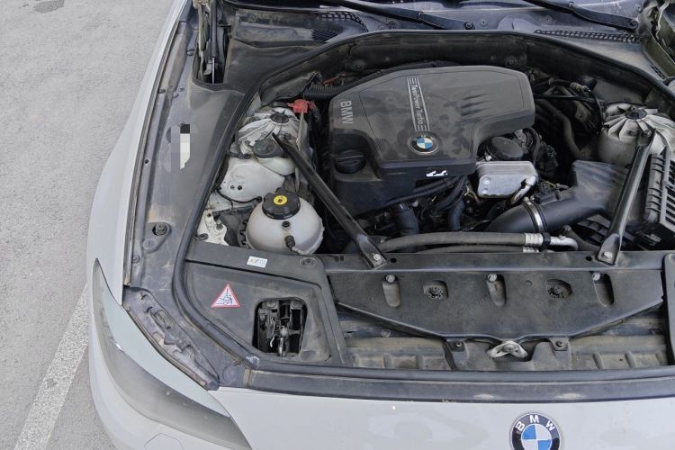 Used BMW 5 Series 2013 520Li Elegant Edition Engine Bay Right