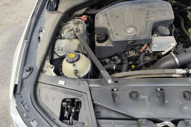 Used BMW 5 Series 2013 525Li Luxury Model Engine Bay Right