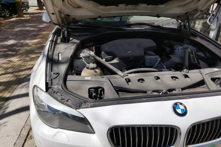 Used BMW 5 Series 2013 520Li Elegant Edition Engine Bay Right