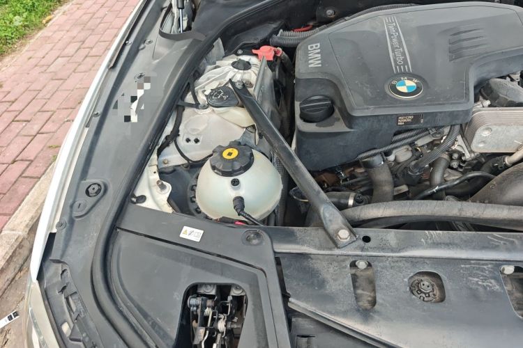 Used BMW 5 Series 2013 525Li Leading Model Engine Bay Right