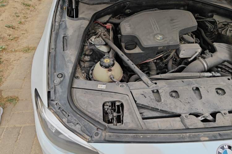 Used BMW 5 Series 2013 525Li Luxury Model Engine Bay Right
