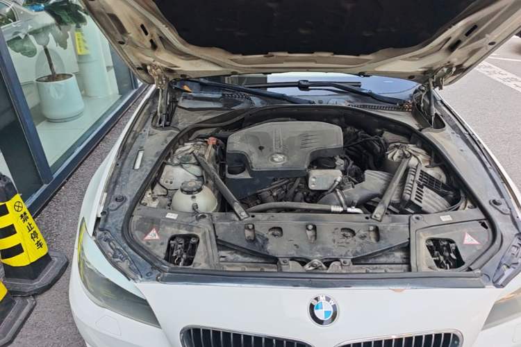 Used BMW 5 Series 2013 525Li Leading Model Engine Bay Right