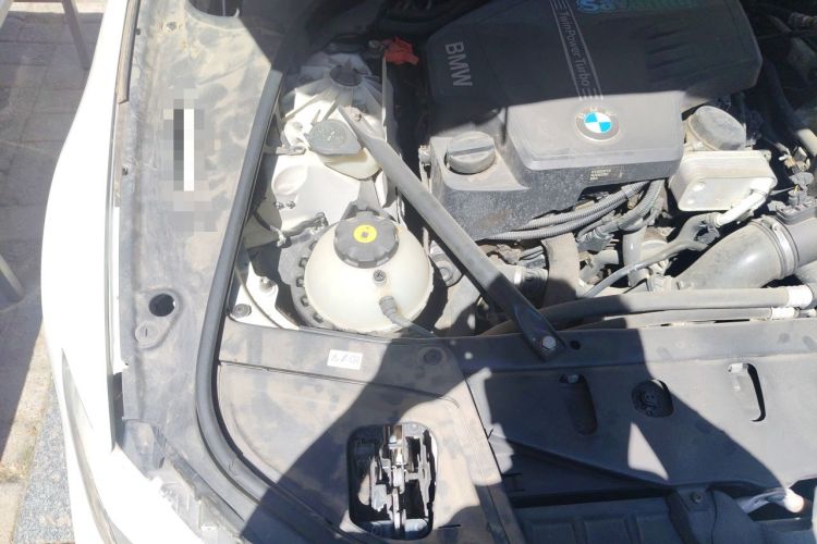 Used BMW 5 Series 2013 520Li Elegant Edition Engine Bay Right